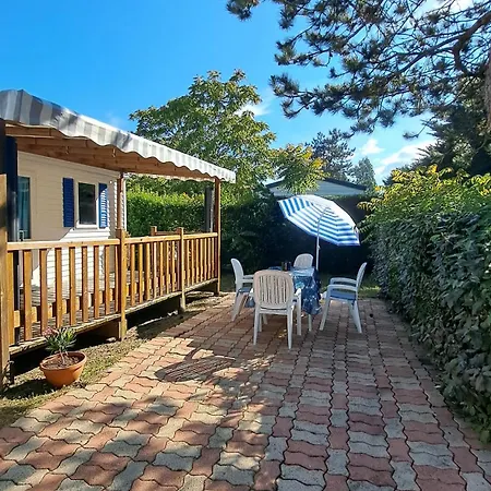 Κάμπινγκ Bord De Les Mathes